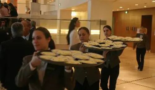 «Βασίλειο» της δουλειάς - λάστιχο και των μισθών πείνας