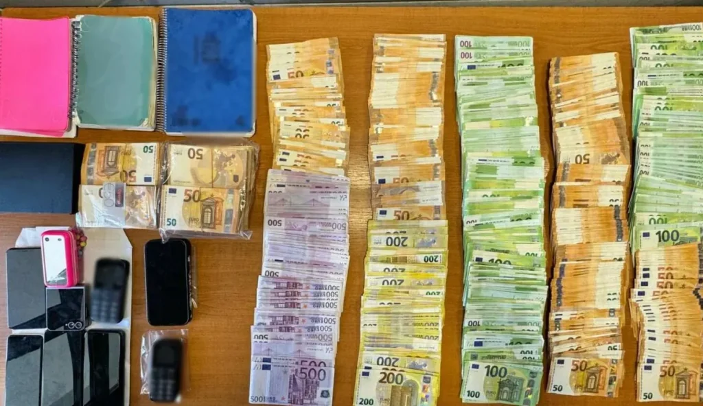 Συνελήφθησαν υπάλληλοι σε Πολεοδομίες που χρηματίζονταν για να τακτοποιούν ακίνητα