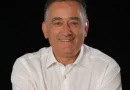 ΑΝΤΩΝΗΣ ΚΛΑΔΟΥΧΟΣ, (ΠΡΩΗΝ ΔΗΜΑΡΧΟΣ ΞΥΛΟΚΑΣΤΡΟΥ – ΕΥΡΩΣΤΙΝΗΣ): ΑΦΗΣΕ ΕΝΑ ΠΑΡΑΘΥΡΟ ΑΝΑΠΝΟΗΣ – Η ΔΥΝΑΜΗ ΑΠΟ ΜΙΑ ΑΔΥΝΑΜΗ ΣΤΙΓΜΗ