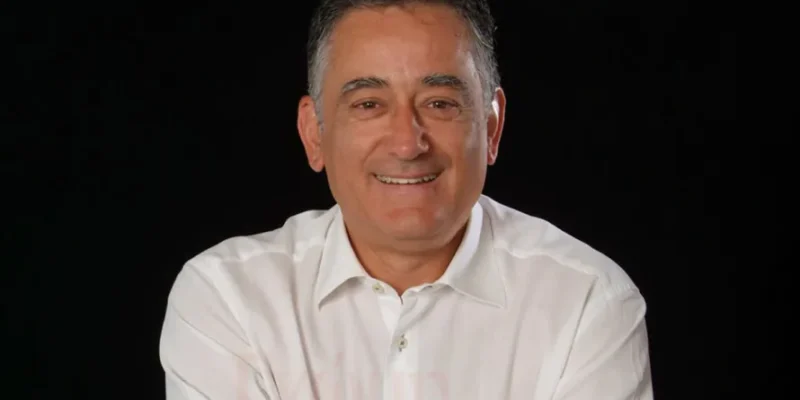 ΑΝΤΩΝΗΣ ΚΛΑΔΟΥΧΟΣ, (ΠΡΩΗΝ ΔΗΜΑΡΧΟΣ ΞΥΛΟΚΑΣΤΡΟΥ – ΕΥΡΩΣΤΙΝΗΣ): ΑΦΗΣΕ ΕΝΑ ΠΑΡΑΘΥΡΟ ΑΝΑΠΝΟΗΣ – Η ΔΥΝΑΜΗ ΑΠΟ ΜΙΑ ΑΔΥΝΑΜΗ ΣΤΙΓΜΗ
