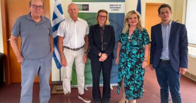 Συνάντηση στο ΥΠΕΝ για τις ανεμογεννήτριες στα Γεράνεια