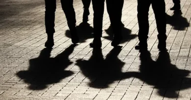 Άγιοι Θεόδωροι: Συνελήφθησαν 2 άτομα για ληστεία και σωματικές βλάβες σε βάρος ανηλίκων