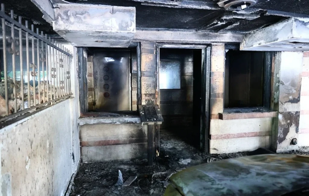 Πέθανε η μητέρα στελέχους της ΝΔ Αφροδίτης Νέστορα μετά την εμπρηστική επίθεση στο σπίτι τους