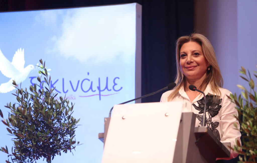1.000 στελέχη της ΝΔ έφυγαν για τον Αντώνη Σαμαρά, θύελλα σε ΣΥΡΙΖΑ και ΠΑΣΟΚ,...όλοι όμως ασχολούνται με την Μαρία Καρυστιανού
