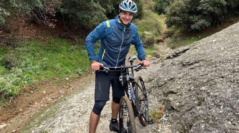 Στο Νοσοκομείο Χανίων ο Πρωθυπουργός Κυριάκος Μητσοτάκης μετά από ατύχημα με ποδήλατο
