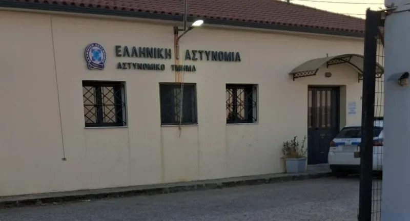 Επίθεση στο ΑΤ Γαστούνης: Πώς είναι δυνατόν να προσπερνάμε την εισβολή στο Αστυνομικό Τμήμα;