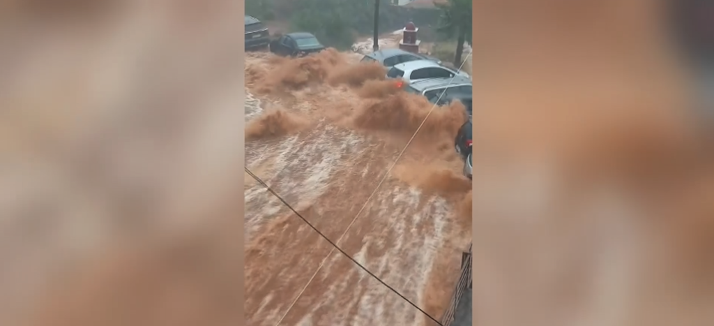 Μάνη: Εικόνες καταστροφής μετά τις πλημμύρες – Γυναίκα τραυματίστηκε από κεραυνό