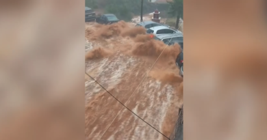 Μάνη: Εικόνες καταστροφής μετά τις πλημμύρες – Γυναίκα τραυματίστηκε από κεραυνό
