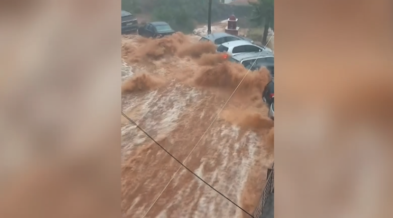 Μάνη: Εικόνες καταστροφής μετά τις πλημμύρες – Γυναίκα τραυματίστηκε από κεραυνό