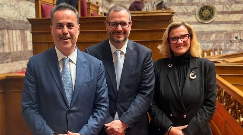 Νέο Χωροταξικό για τις ΑΠΕ: Πού επιτρέπονται και πού απαγορεύονται φωτοβολταϊκά και αιολικά πάρκα