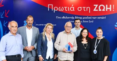 Φωταγώγηση της Βουλής των Ελλήνων και κάλεσμα Ν. Κακλαμάνη για την Παγκόσμια Ημέρα Εθελοντή Δότη Μυελού των Οστών: «Μια απλή διαδικασία που σώζει ζωές»