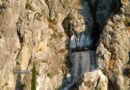Ναύπλιο -Γιορτάζει το εκκλησάκι της Παναγίας που είναι σφηνωμένο στα απόκρημνα βράχια της Καραθώνας