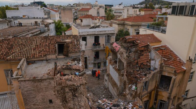 Τραγωδία στην Πλάκα: Νεκροί και οι έξι αγνοούμενοι
