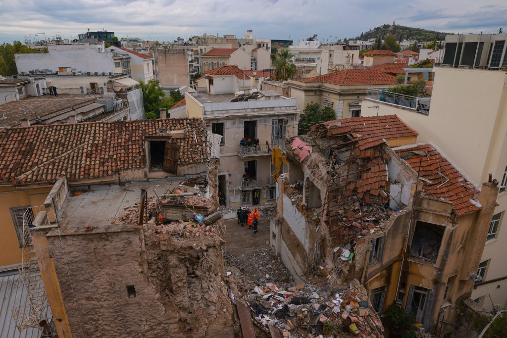 Τραγωδία στην Πλάκα: Νεκροί και οι έξι αγνοούμενοι
