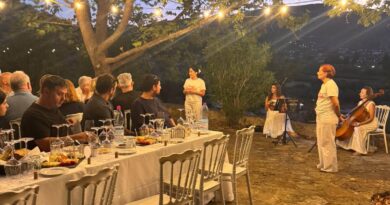 «Ανάμεσα σε Θεούς και Αμπέλια»