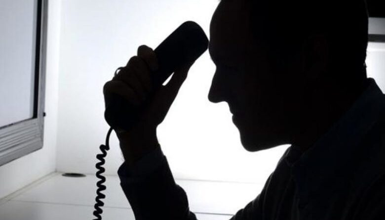 Έπεισαν ηλικιωμένη να αφήσει χρήματα και χρυσαφικά έξω από το σπίτι της – Έχασε 11.000 ευρώ