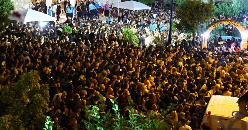 Αναμένονται χιλιάδες στο τελευταίο «αντίο» στον Γιώργο Μαζωνάκη