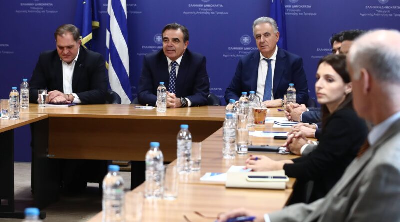 ΥΠΑΑΤ: Ξεκίνησε ο «Διάλογος με την παραγωγή» – Πρώτη συνάντηση του Μαργαρίτη Σχοινά με την ΕΘΕΑΣ
