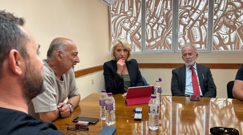 Με συνδικαλιστές συναντήθηκε στο Εργατικό Κέντρο Κορίνθου η Πρόεδρος της ΚΟ του ΣΥΡΙΖΑ-ΠΣ, Ρένα Δούρου