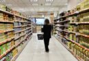 Ακρίβεια: Οι Έλληνες «κόβουν» από το τραπέζι ελαιόλαδο, κρέας και ψωμί – Τι δείχνουν οι έρευνες