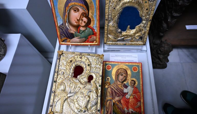 Η Μεγάλη επιτυχία του κ. Μητσοτάκη: 48 από 10.000 κειμήλια