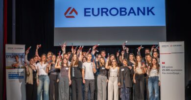 Eurobank «Μπροστά για την Παιδεία»: 25.505 αριστούχοι μαθητές σε 24 χρόνια - Βράβευση των φετινών αριστούχων στην Τρίπολη